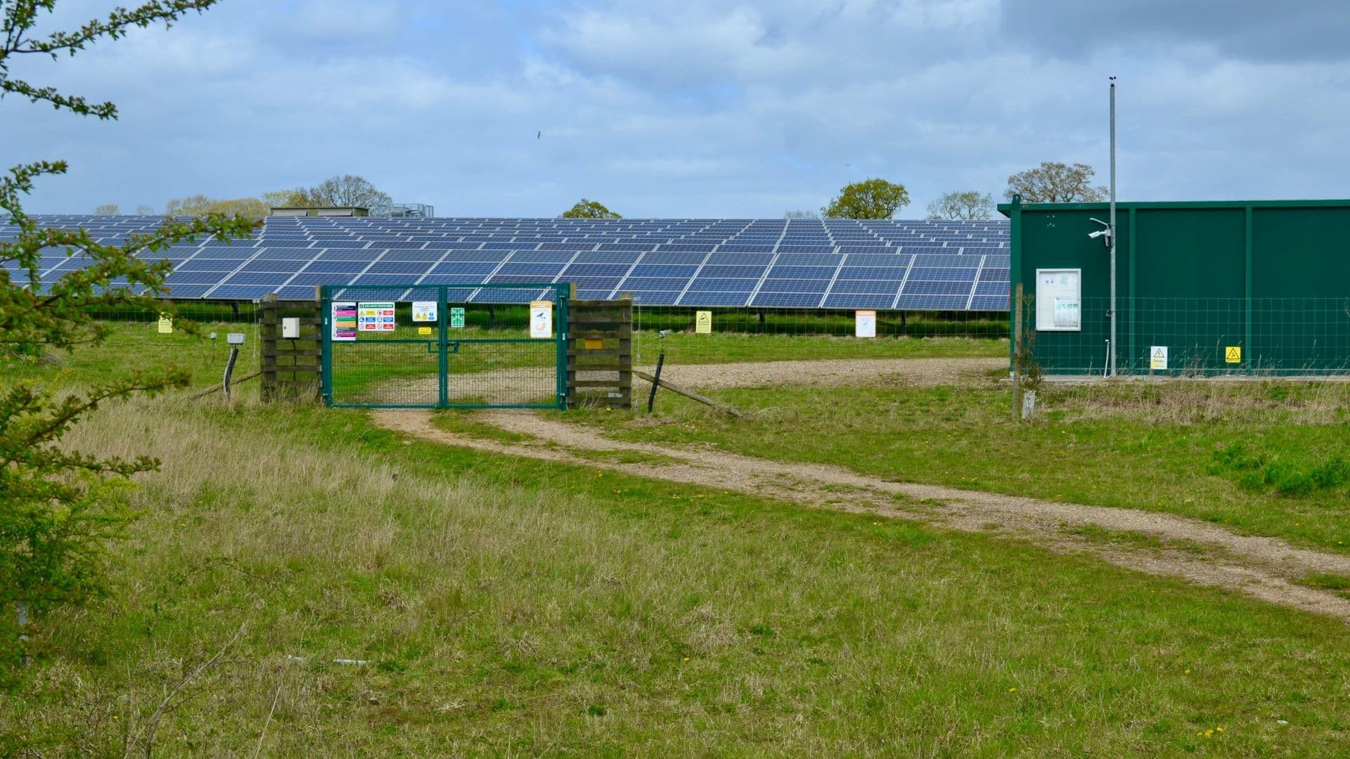 Solar Infra Helps India Meet Record 256GW Power Demand 