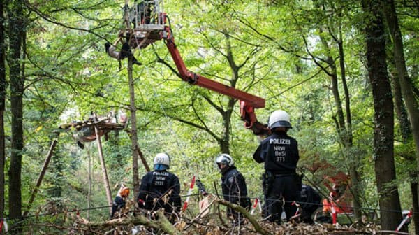 Police clear out environmentalists protesting coal mining at Hambach forest in Germany
Image credit: Handelsblatt.com