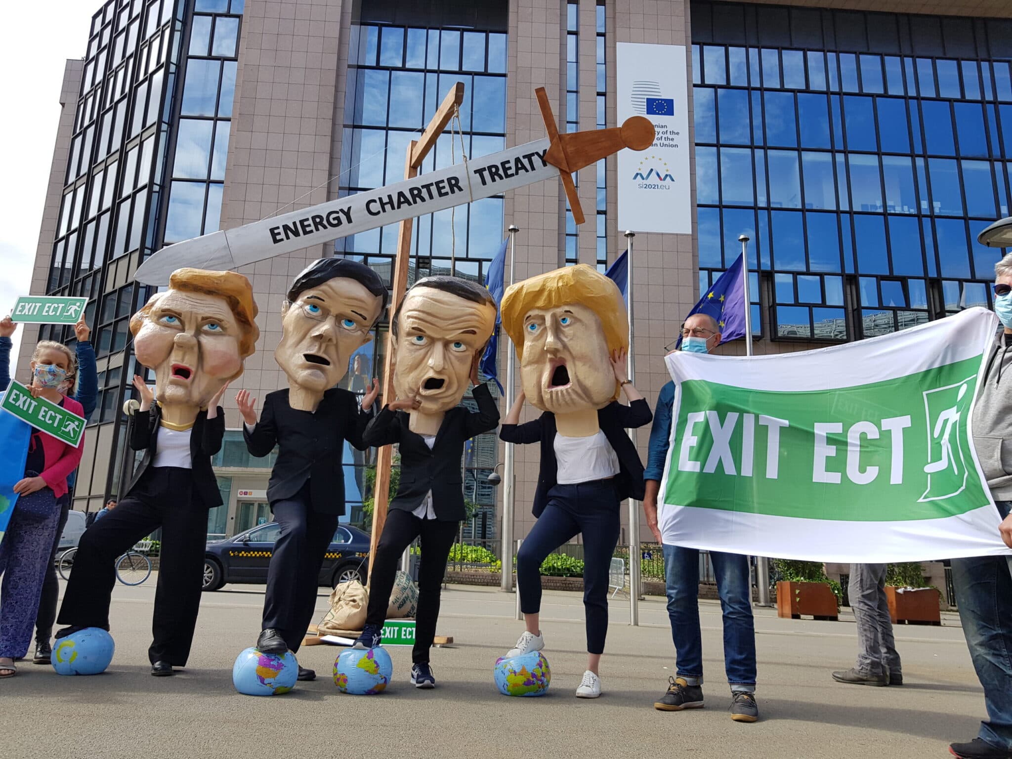 ECT gives the fossil fuel industry the power to sue governments for compensation in case any climate action or policy hinders their business. | Photo: CAN Europe / Twitter
