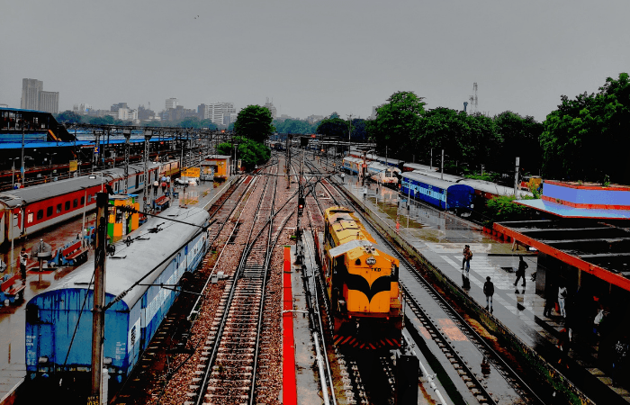 One in Four Trains Could Run on Direct Supply from Solar Panels to Curb Emissions: Report