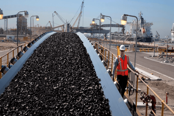 Back to Australian coal: China may soon start re-importing Australian coal as it reconsiders the cost of keeping the ban alive against the risk of prohibitively costly Russian imports. Photo: ph.news.yahoo.com