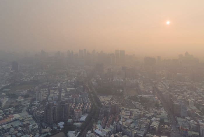 Over the five years, Navi Mumbai’s PM2.5 went up from 38.8 ug/m3to 56.9 ug/m3.
Photo: 君勇 林/Flickr