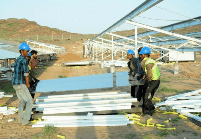 Strategic shift: India’s investments in solar have outpaced its coal investments, which reasserts the undeniable economic advantage for the former | Image credit: MercomIndia