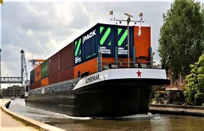 Charging up the freight: The Netherlands and Belgium have launched the world’s first fully electric barges to transport cargo between the two countries | Photo: Clean Technica