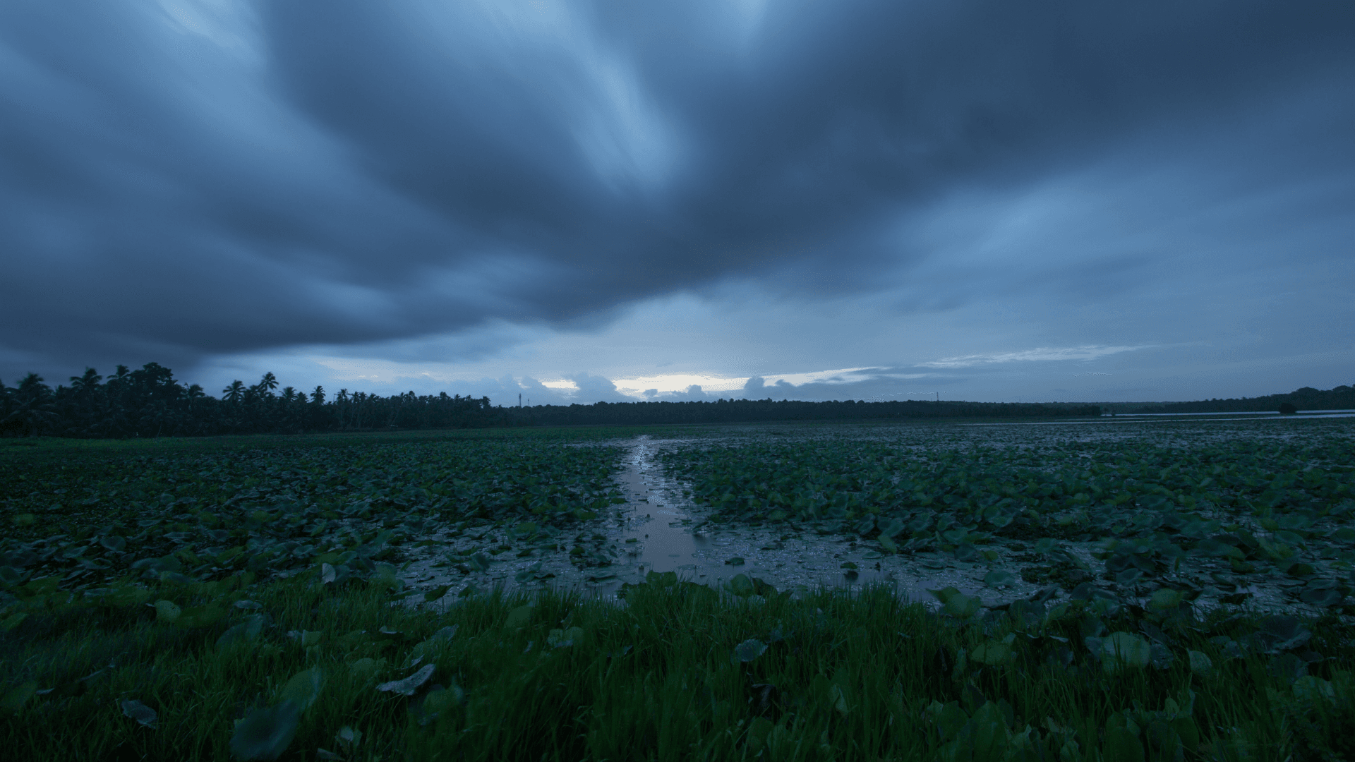 Weather takes dramatic turn, rain storms threaten several states  