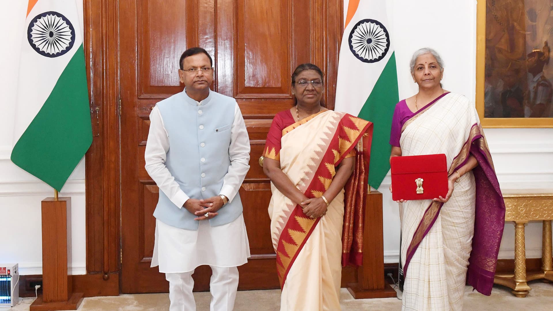 The Union Finance Minister, Nirmala Sitharaman presenting Budget to the President Droupadi Murmu at Rashtrapati Bhawan, New Delhi