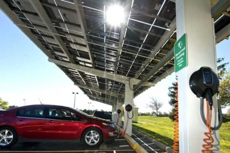Clean all the way: India’s first EV charging stations entirely powered by the sun and capable of charging 30-40 vehicles simultaneously were unveiled this week | Photo: Energy Digital