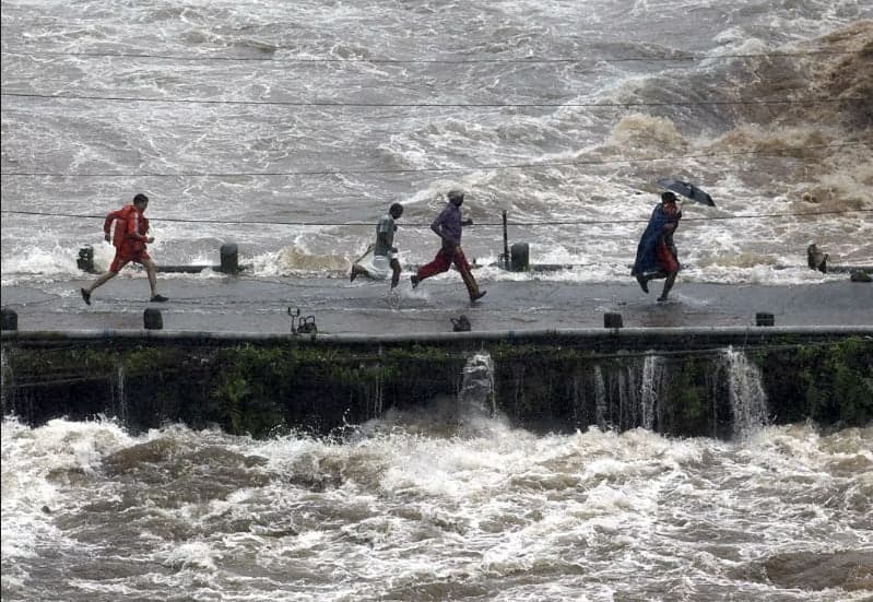 Damage Control: Central agencies have evacuated over 18 lakh people and set up 7,815 relief camps
across 152 districts in nine states as monsoon rains offer no respite | Photo: Geospatial Media