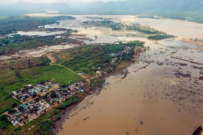 Losing livelihoods: Extreme rain and flooding damaged infrastructure and crops in peninsular India. Photo: Hindustan Times