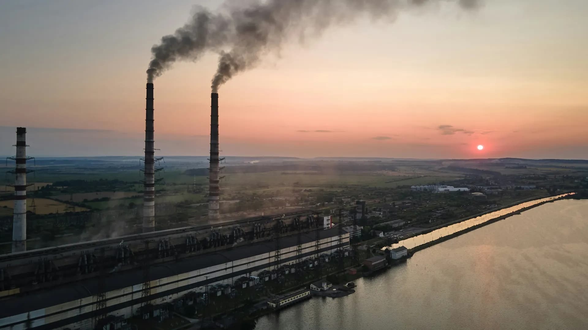 First in 52 years: Historic fall in coal power simultaneously in China and India 